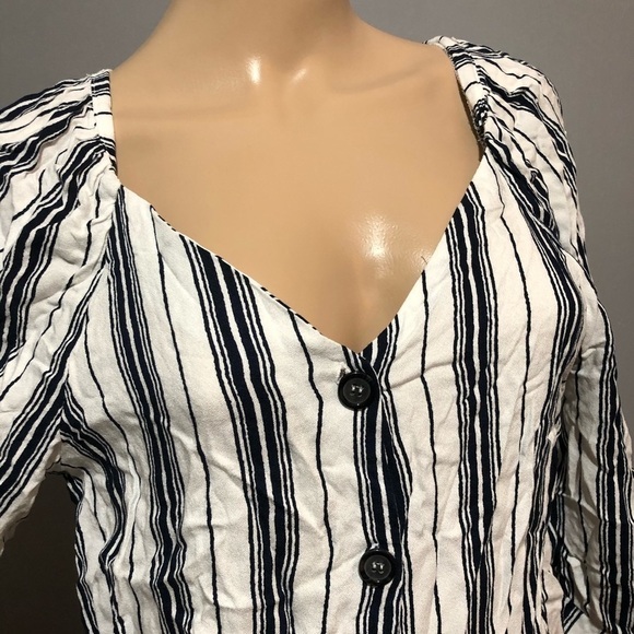 Urban romantics blouse crop stripe Vneck button - Picture 6 of 12